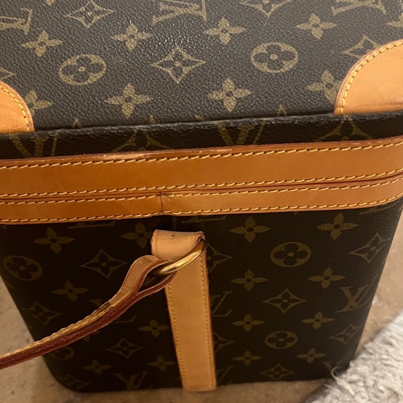 AUTHENTIC vintage Louis Vuitton Monogram Vanity Box with Gold Accents! 💛 - Picture 4 of 16